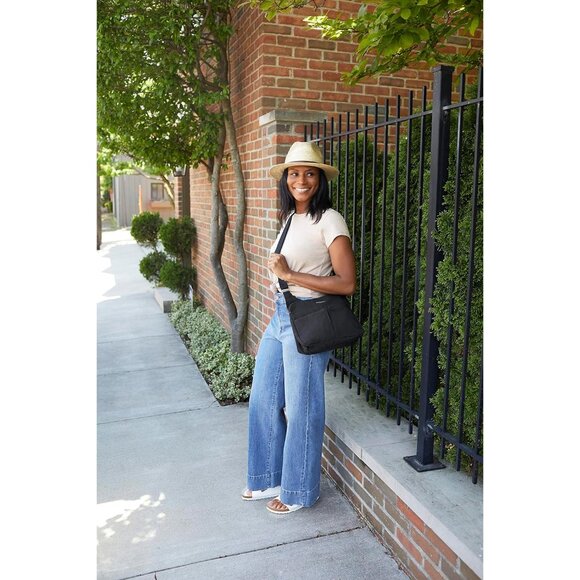 Chic Lightweight Crossbody Bag for Women - Water-Resistant, Stylish Travel - Picture 2 of 10